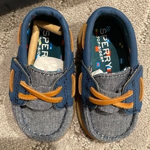 Sperry bluefish crib shoe